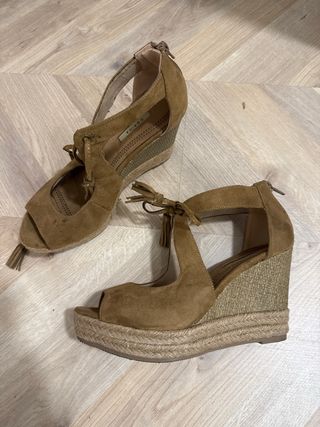 Sandalias cuña ante Corina T.39