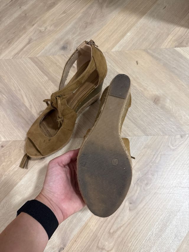 Sandalias cuña ante Corina T.39