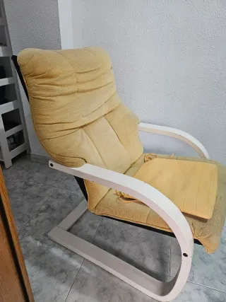 Sillón cómodo tela amarilla y blanco
