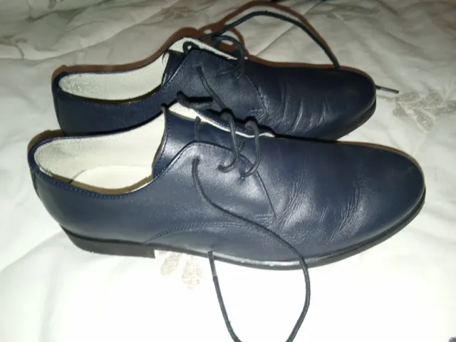 Zapatos de vestir para niño azul marca chuches