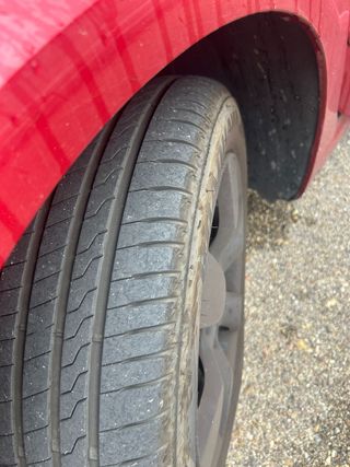 4 Ruedas 205 55R16 91V con llanta negra