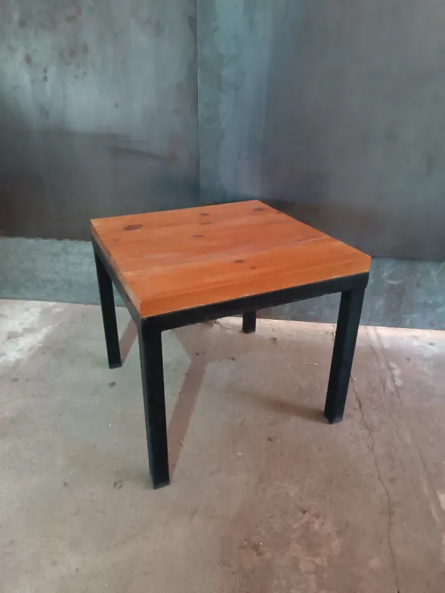 Mesa auxiliar madera y metal