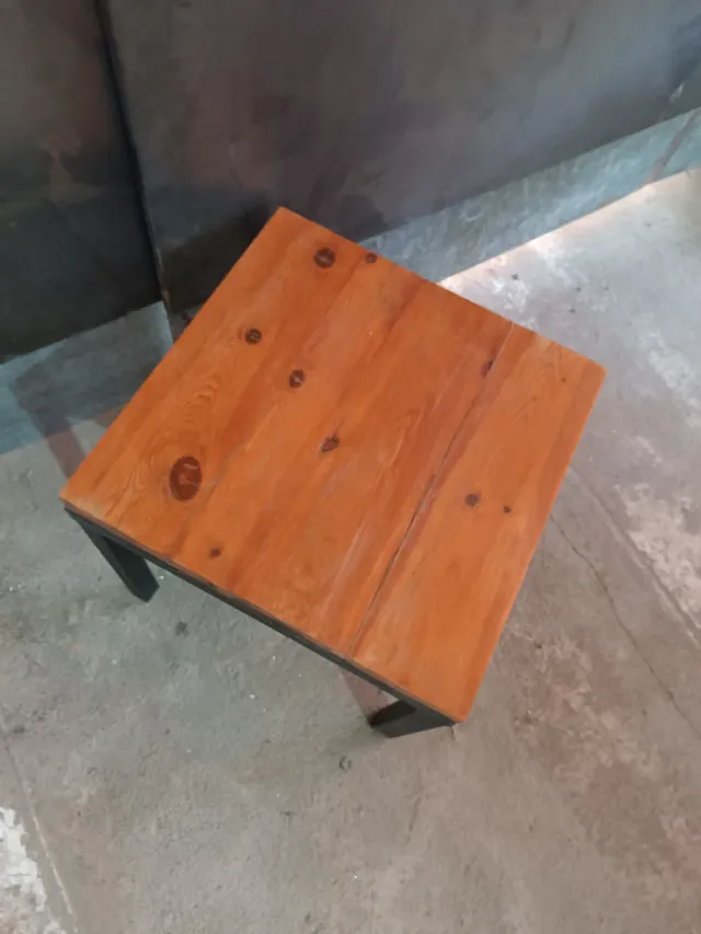 Mesa auxiliar madera y metal