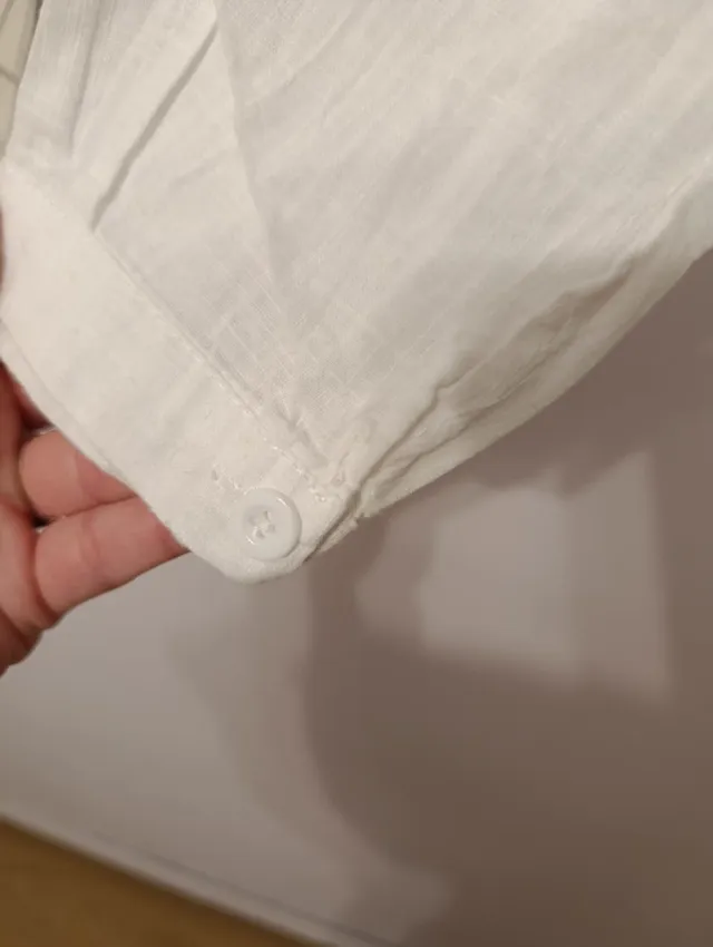 Camisa blanca manga larga con estampado floral