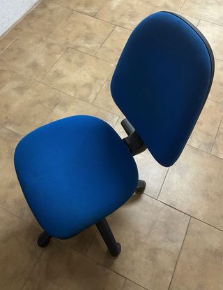 Silla de escritorio azul y negra