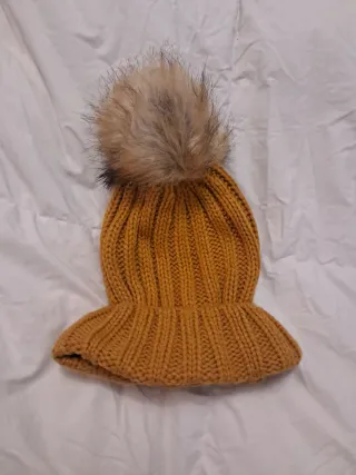 Gorro de lana con pompón