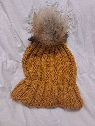 Gorro de lana con pompón
