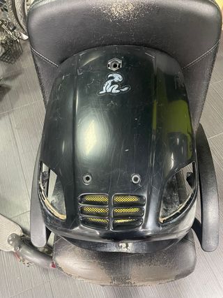 Carcasa Frontal Piaggio Zip Aire Negra