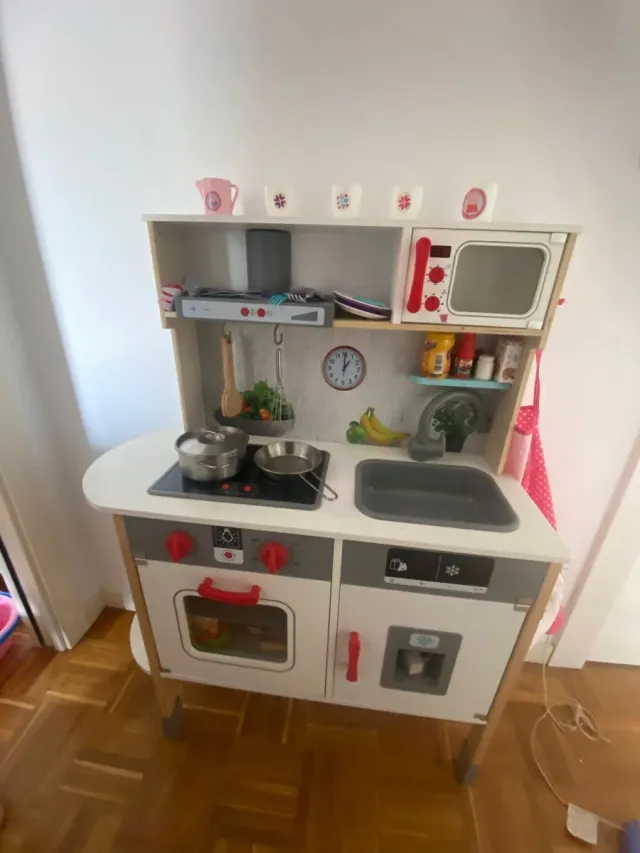 Cocina infantil de juguete con accesorios