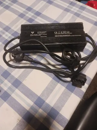 Cargador Batería NIU 48-72V 4.0A