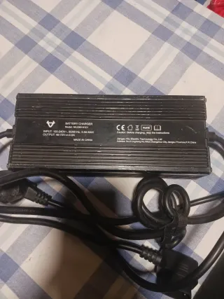 Cargador Batería NIU 48-72V 4.0A
