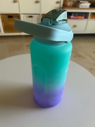 Botella de agua reutilizable 2L con pajita 