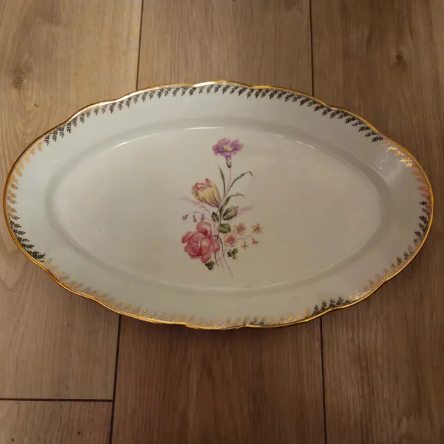 Bandejas de porcelana con borde dorado