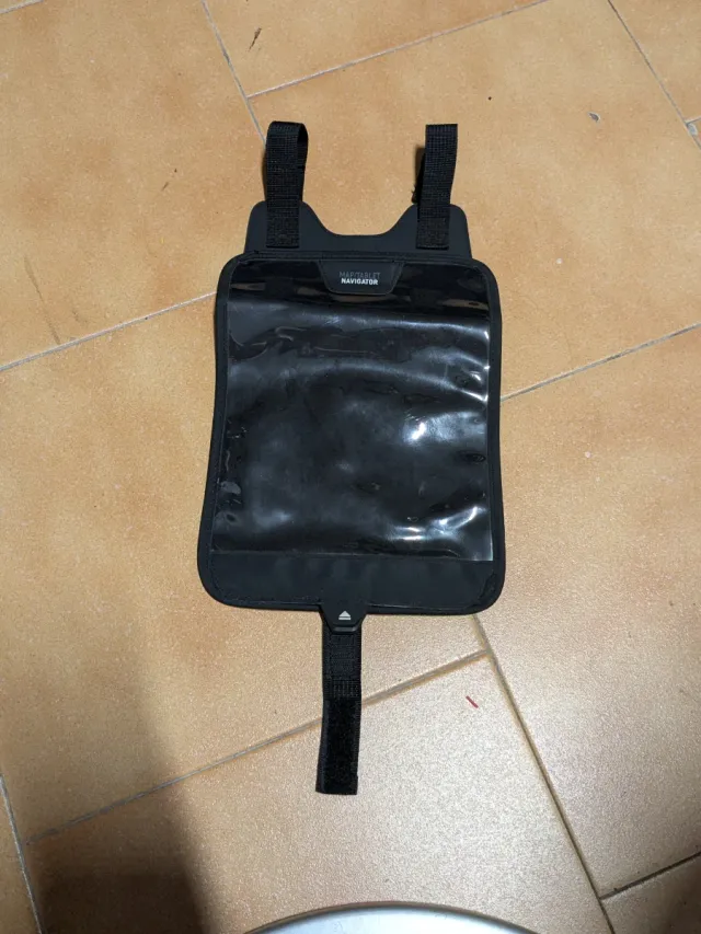 Porta mapas GIVI para bolsa sobre depósito