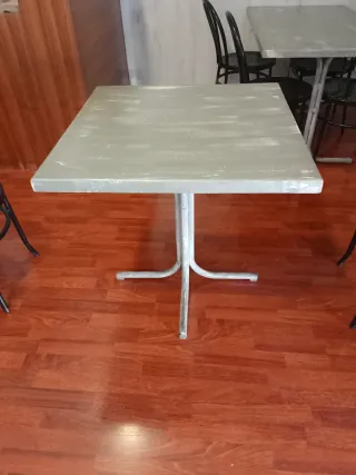 Mesa de bar metálica plegable