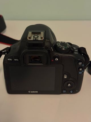 Canon EOS 100D + Objetivo 18-55mm