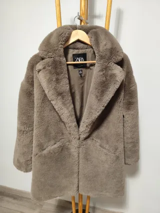 Abrigo pelo sintético Zara gris