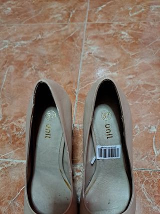 Zapatos tacón beige y dorado talla 37,solo puestos