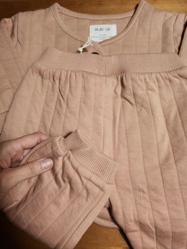 Conjunto chaqueta y pantalón bebé rosa