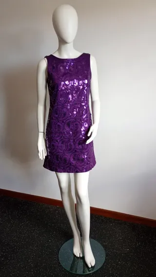 Vestido fiesta lentejuelas morado talla S.