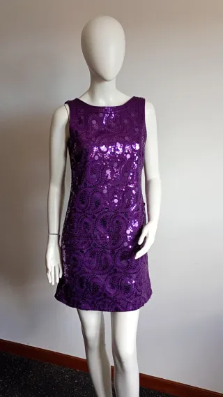 Vestido fiesta lentejuelas morado talla S.