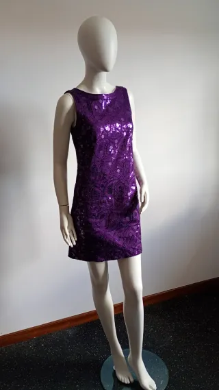 Vestido fiesta lentejuelas morado talla S.