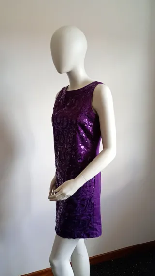 Vestido fiesta lentejuelas morado talla S.