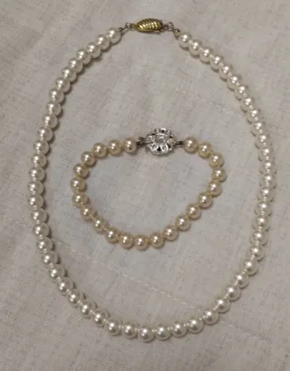 Collar y pulsera de perlas
