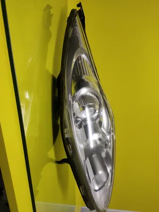FARO DELANTERO DERECHO FORD FIESTA