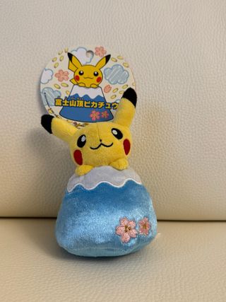 Peluche Pikachu Monte Fuji Pokemon Center