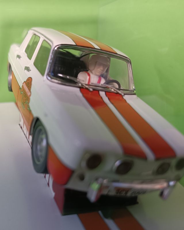 SCALEXTRIC 6372 RENAULT 8 TS