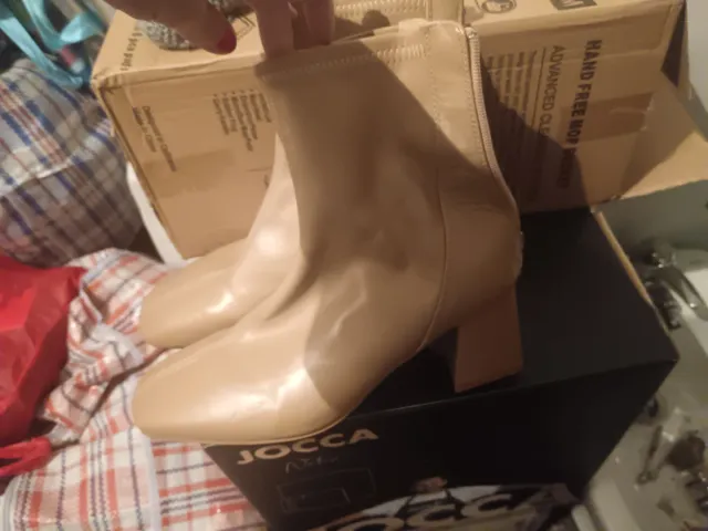 Botín beige tacón cuadrado