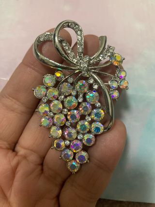 Broche Racimo Uvas Multicolor y Plata