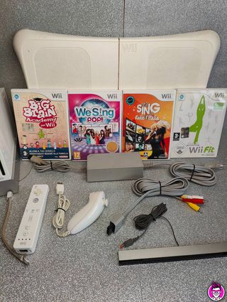 Nintendo Wii Console Bundle - Giochi e Accessori