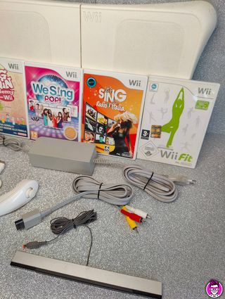 Nintendo Wii Console Bundle - Giochi e Accessori