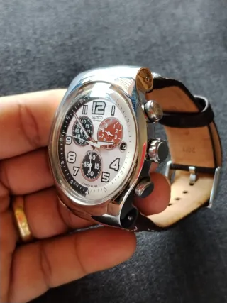 Reloj Swatch Cronógrafo Esfera rosa con blanco 