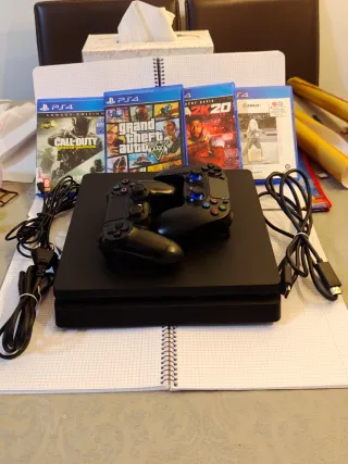 PS4 (Playstation 4) Black + 2 controller e 4 giochi 