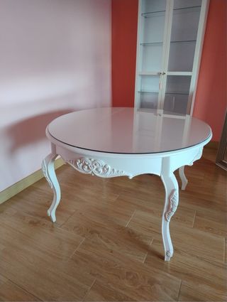 Mesa redonda blanca con tapa de cristal
