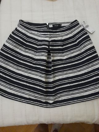 Falda de rayas blancas y negras talla 42