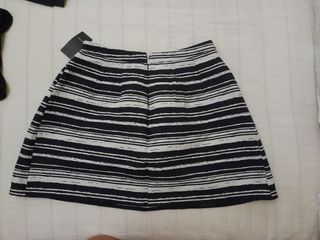 Falda de rayas blancas y negras talla 42