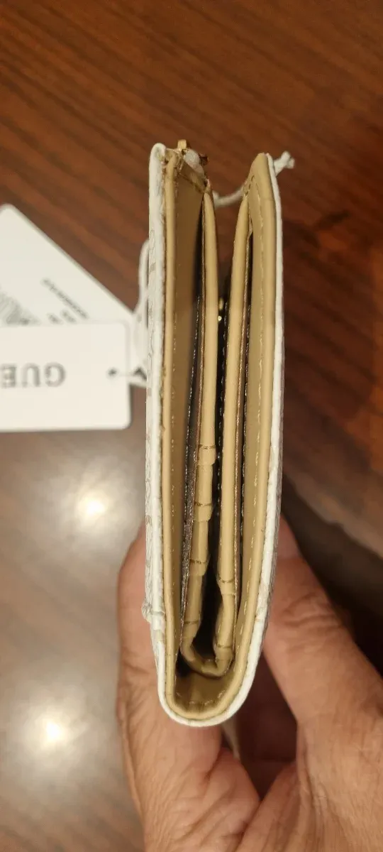 Portafoglio Guess piccolo bianco logo oro