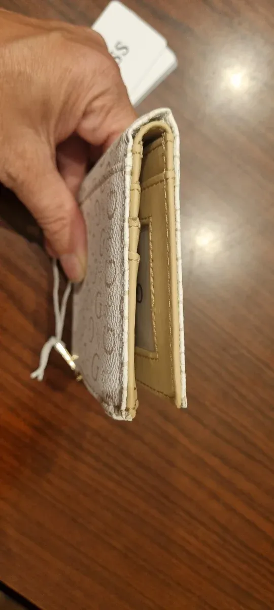 Portafoglio Guess piccolo bianco logo oro