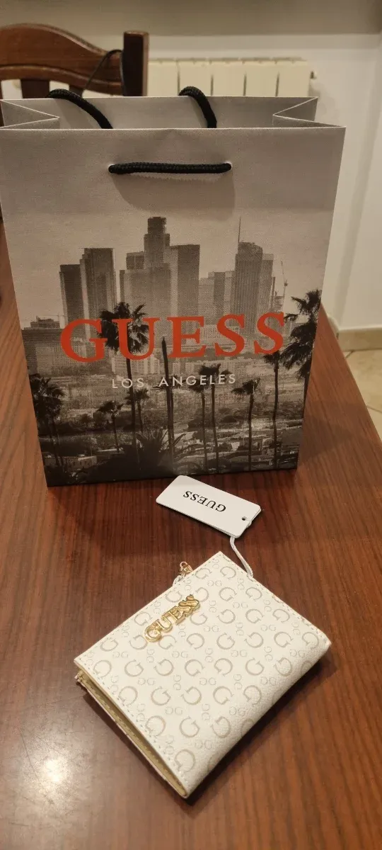 Portafoglio Guess piccolo bianco logo oro