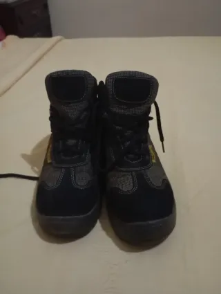 Zapatillas Botas Negras y Grises