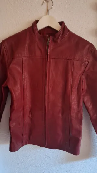 Cazadora de piel roja 