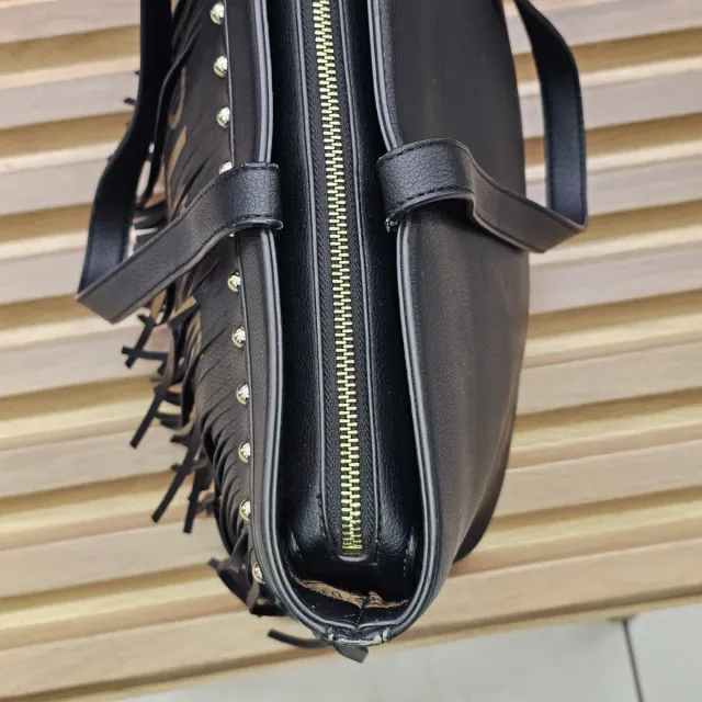 Borsa Love Moschino con frange e borchie