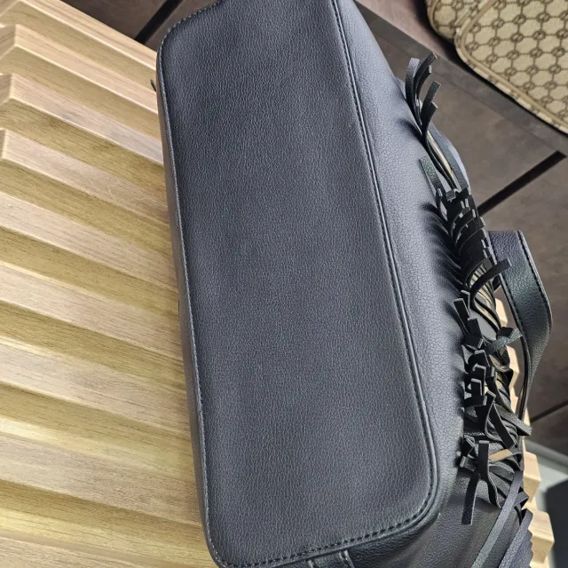 Borsa Love Moschino con frange e borchie