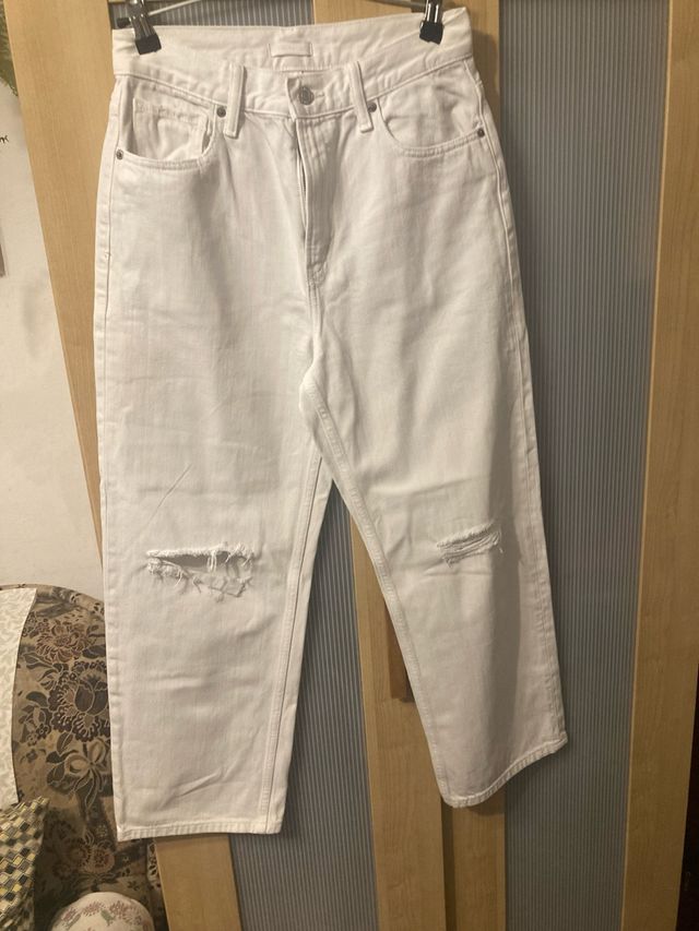 Pantalones vaqueros Uniqlo blancos rotos