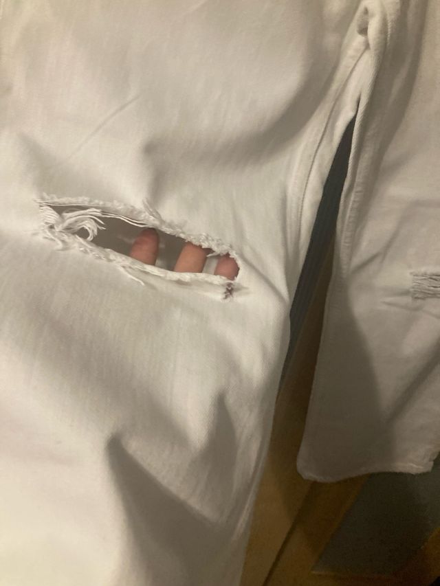 Pantalones vaqueros Uniqlo blancos rotos