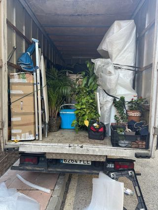 se realizan portes y mudanzas 